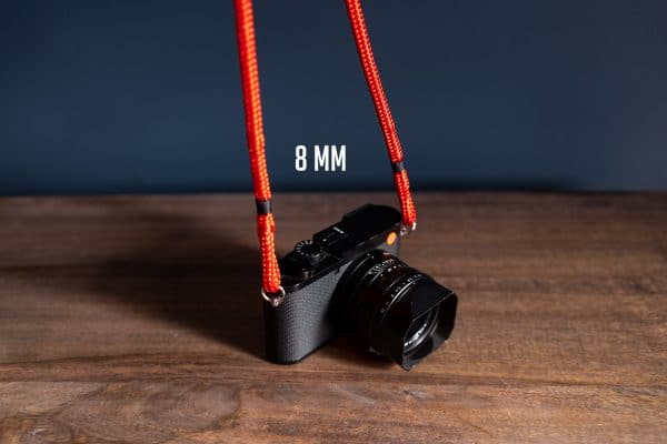 Seemannsgarn Kameragurt 8 mm Durchmesser rot an Leica Q2